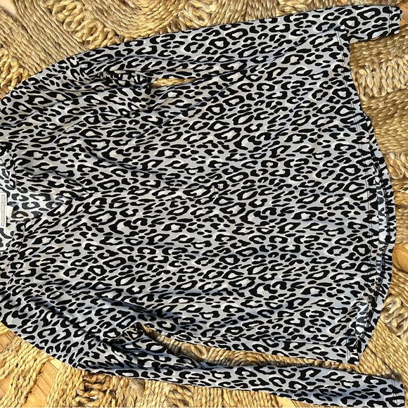 Dana Buchman animal print blouse - Picture 2 of 4